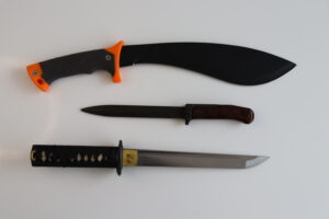 Nože, mačety, dýky